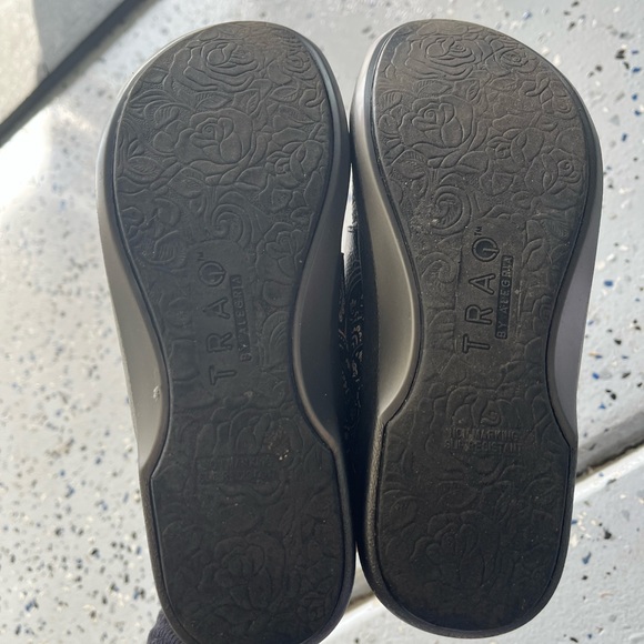 Nursing shoes - Picture 3 of 5